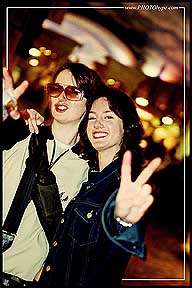 LV Sarah & Caroline.JPG (19992 bytes)